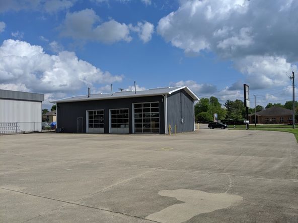 Former Jiffy Lube: 811 W Lincoln Ave, Charleston, IL 61920